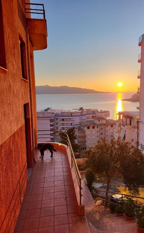 ホテル Vive Mare Sarandë エクステリア 写真