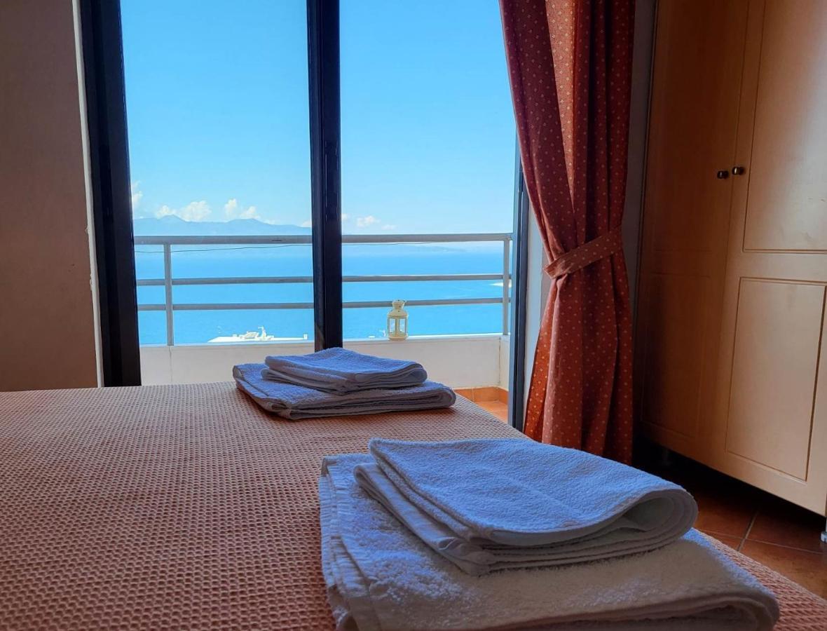 ホテル Vive Mare Sarandë エクステリア 写真