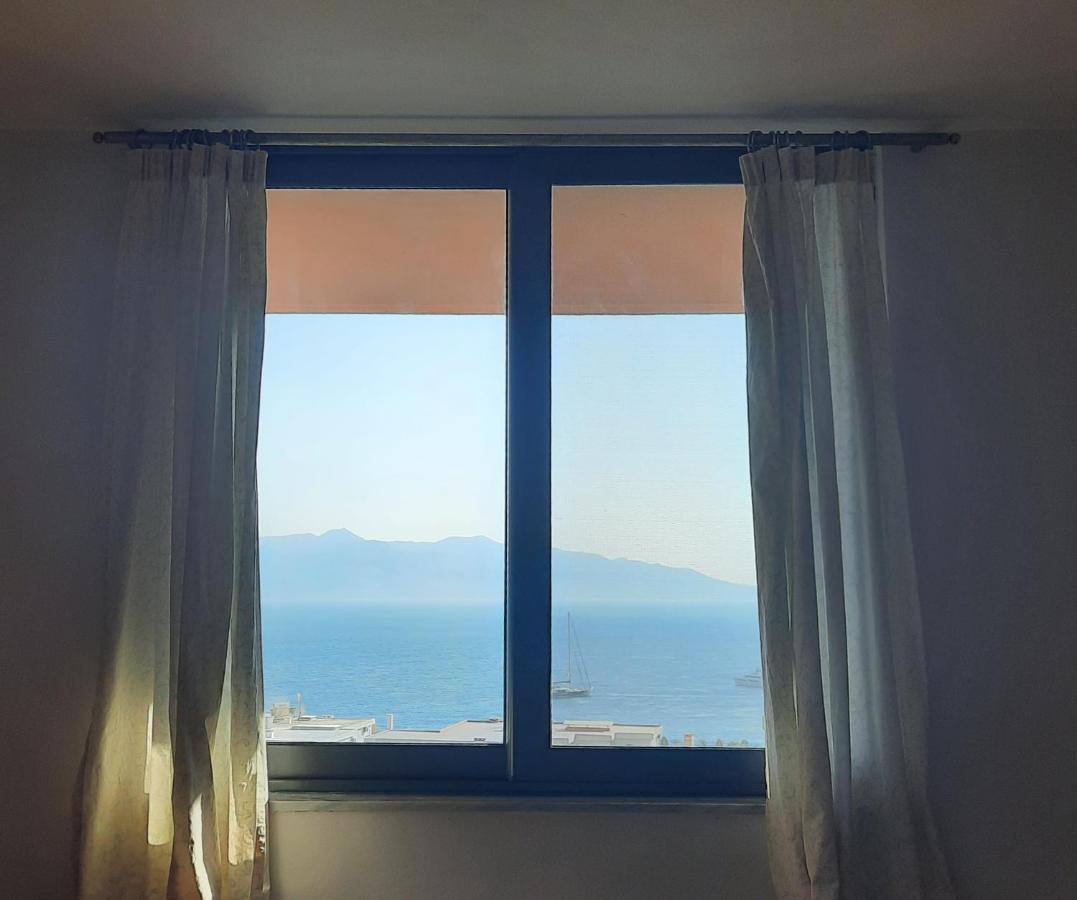ホテル Vive Mare Sarandë エクステリア 写真