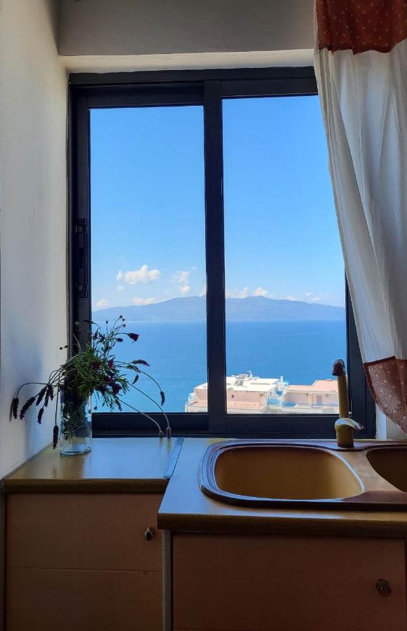 ホテル Vive Mare Sarandë エクステリア 写真