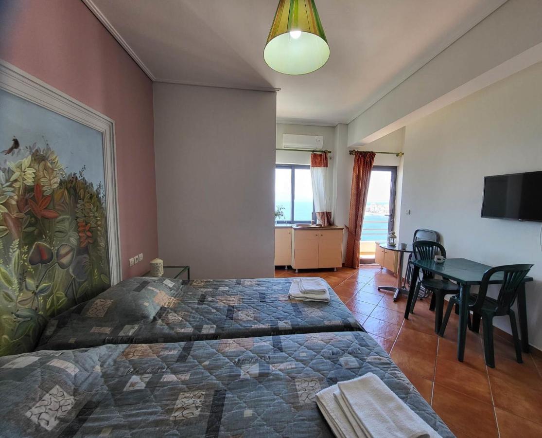 ホテル Vive Mare Sarandë エクステリア 写真