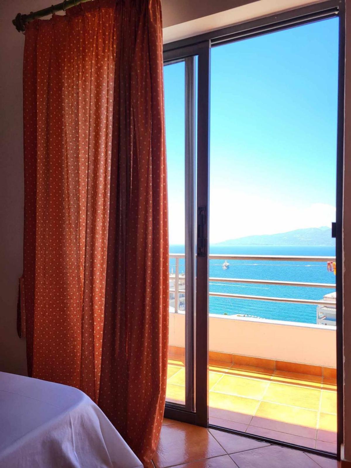 ホテル Vive Mare Sarandë エクステリア 写真
